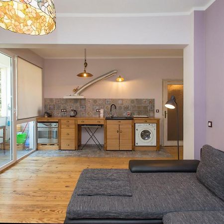 Colorful 2Bdr Apartment In The City Center Szófia Kültér fotó