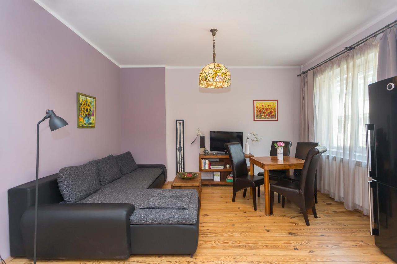Colorful 2Bdr Apartment In The City Center Szófia Kültér fotó