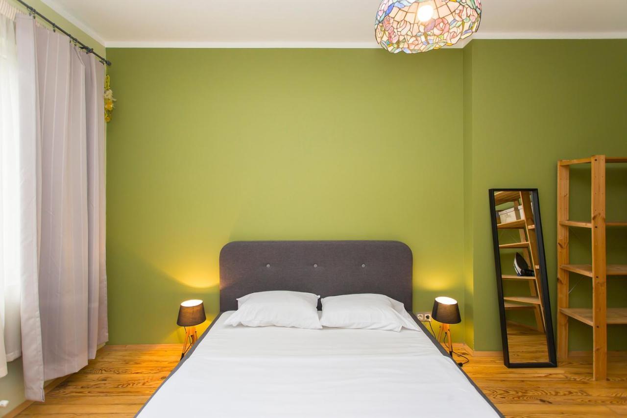 Colorful 2Bdr Apartment In The City Center Szófia Kültér fotó