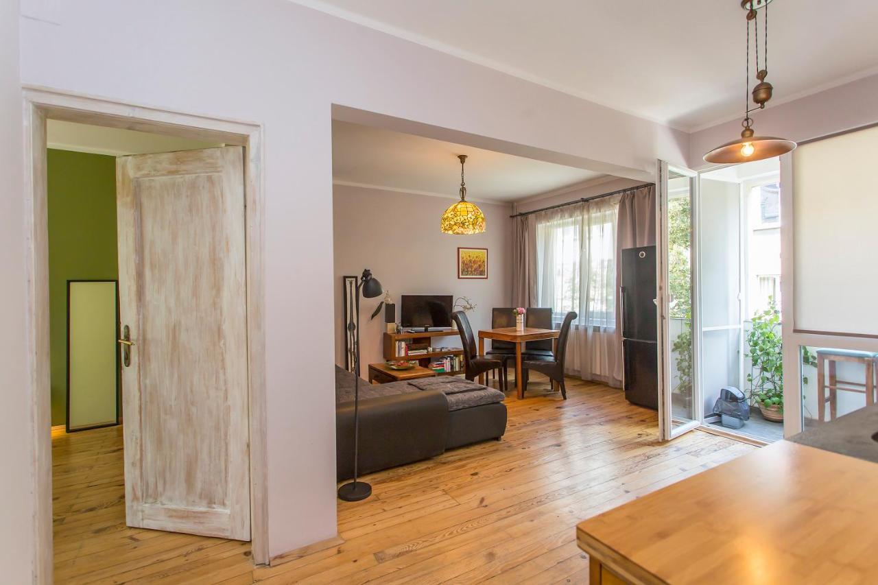 Colorful 2Bdr Apartment In The City Center Szófia Kültér fotó